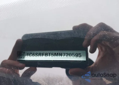 2021 Ram 1500 Big Horn 4X4 6'4 Box z USA, uszkodzony, nr VIN 1C6SRFBT5MN720595